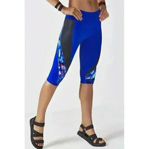 Fabletics Women's Sz Medium Navassa Blue Prints UPF 50+ Protection Crop Leggings